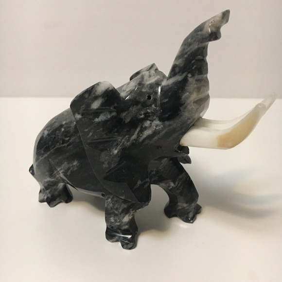 Onyx Carved Elephant Figurine - Picture 4 of 9